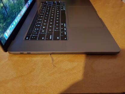 Macbook Pro 2019 i9 32GB 1TB - Image 6